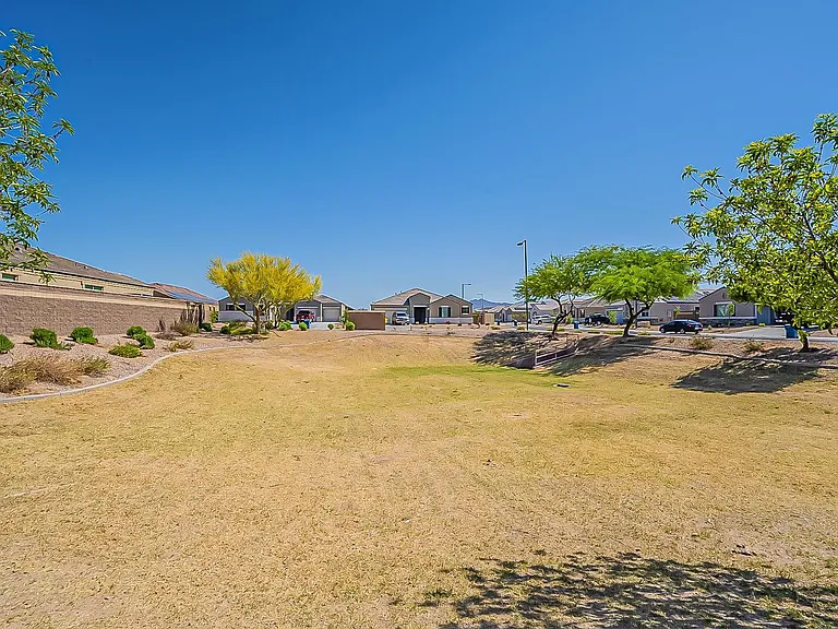 30738 W Columbus Ave — Photo 35