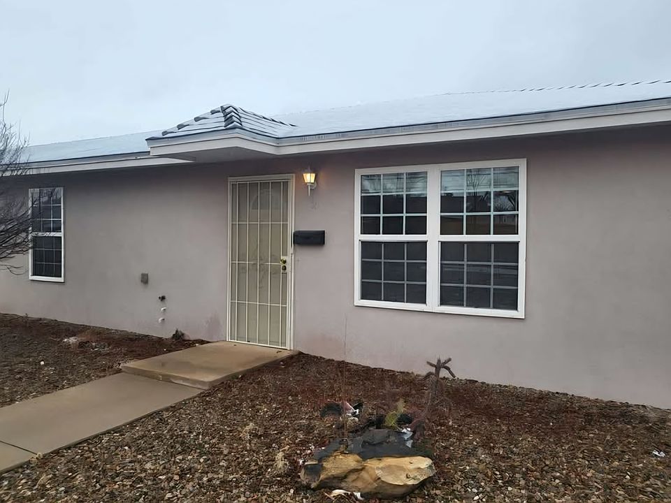 1st image of 423 Lake Dr