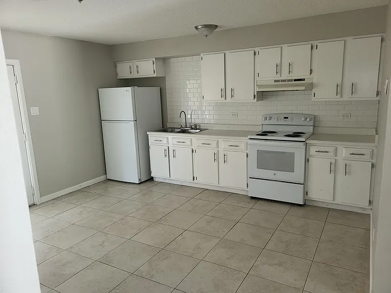 801 High Meadow Dr #B — Photo 7