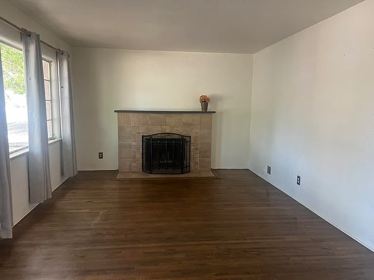 307 Madison St NE — Photo 5