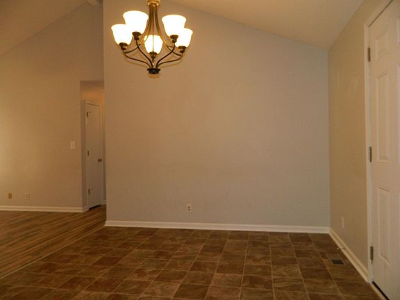 4th image of 564 Danielle Dr