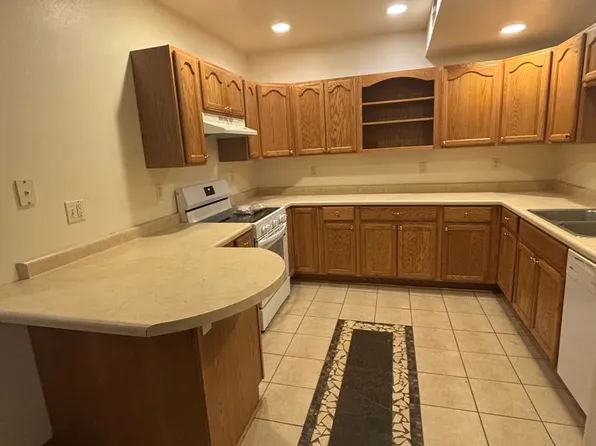 307 N Main St #6-8, Juneau, WI 53039