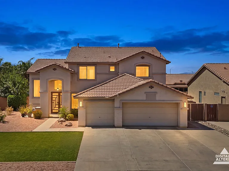 3239 E Isabella Ave — Photo 3