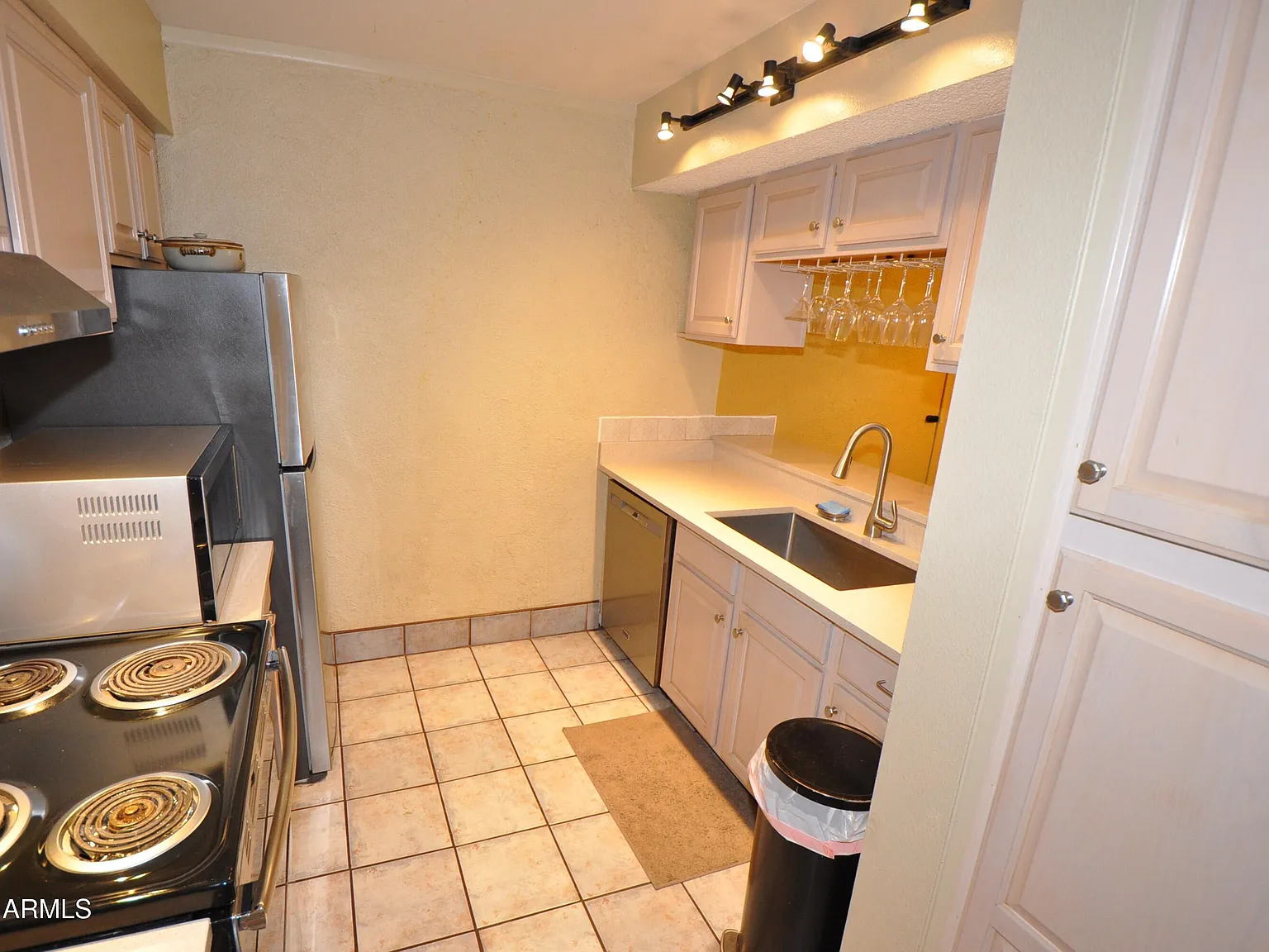 2 bed, 2.0 bath, 932 sqft, $2,200 — Photo 4