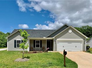 179 Konnoak Village Cir, Winston Salem, NC 27127