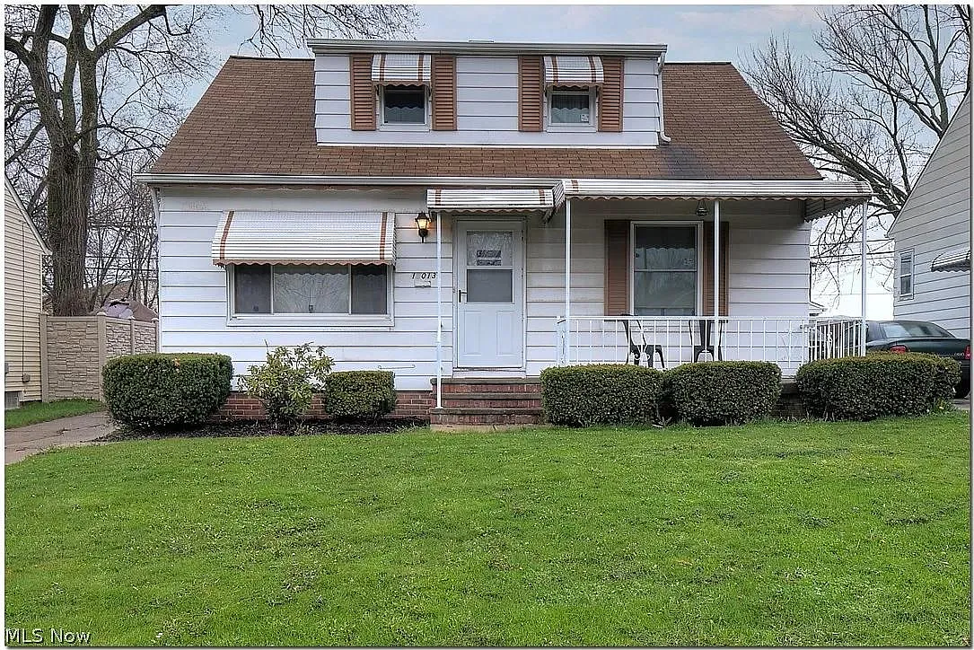16013 Northwood Ave photo 1
