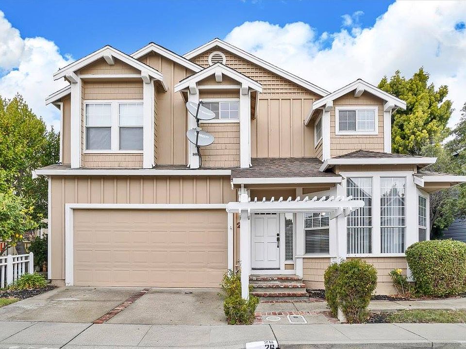 1st image of 26 Castle Hill Ct