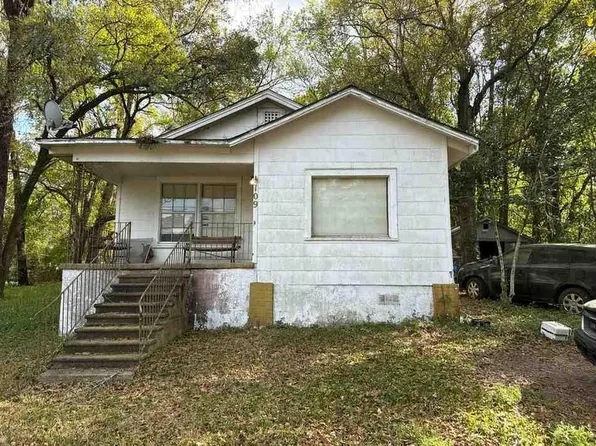 109 Hillside Dr, Chickasaw, AL 36611