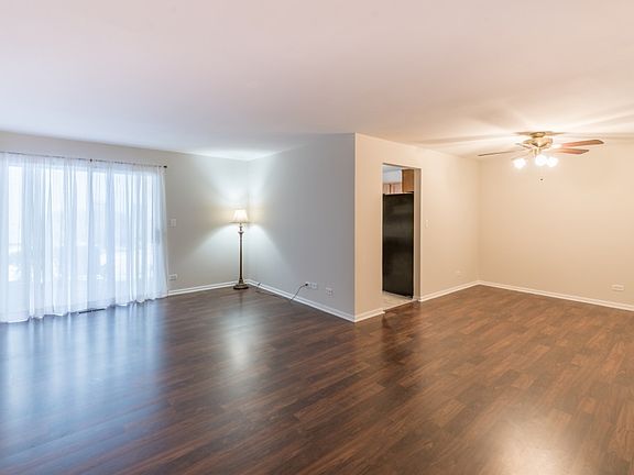 2nd image of 215 Hampshire Ct Unit 102B