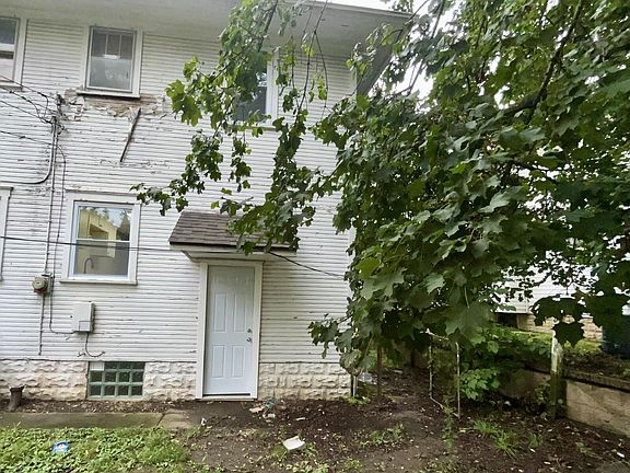 4th image of 136 E Cecil St #134