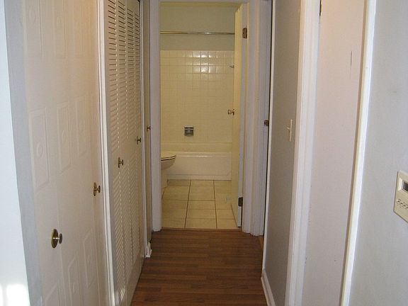 2nd image of 127 Pocasset Ct #127
