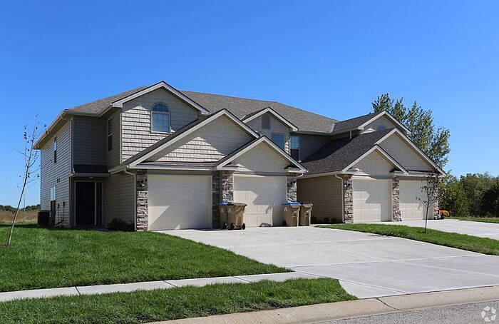 1st image of 122 Barberry Ln