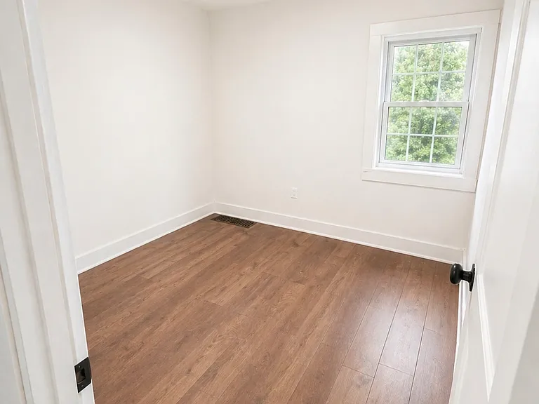 214 N Forest Ave — Photo 4