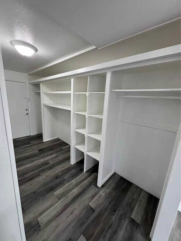 406 E George St - Skylite 05 — Photo 3