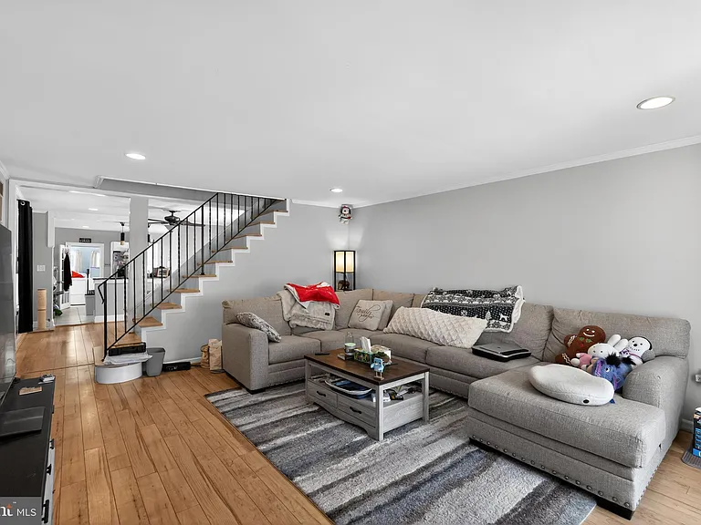 475 Old Elm St — Photo 3