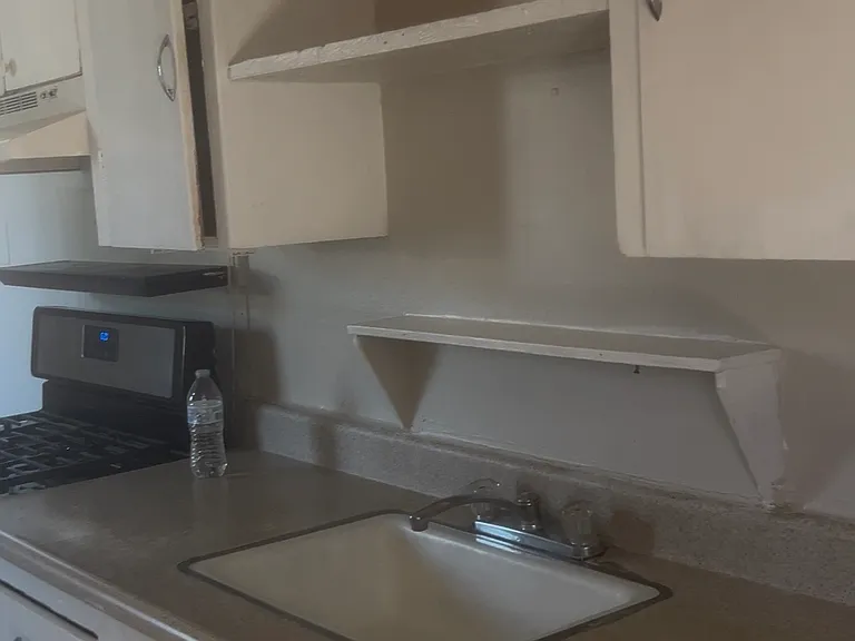 851 E 22nd St #1B — Photo 6