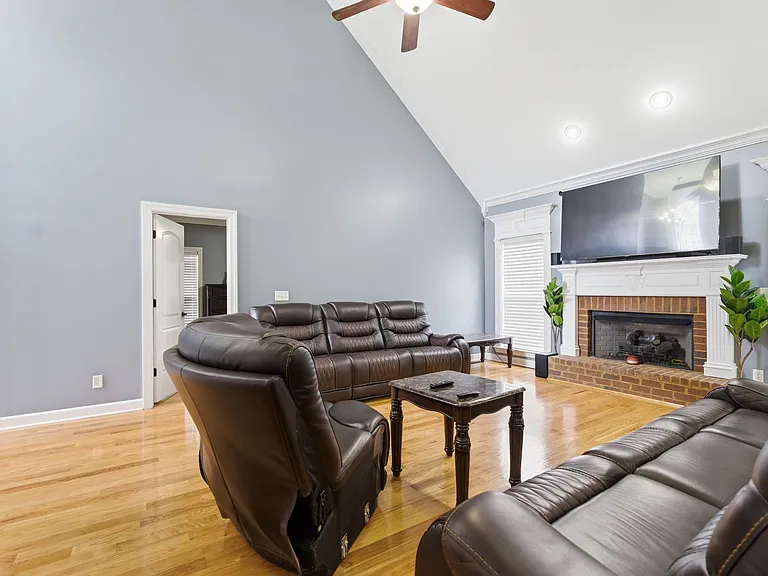 2733 Presley Dr — Photo 12