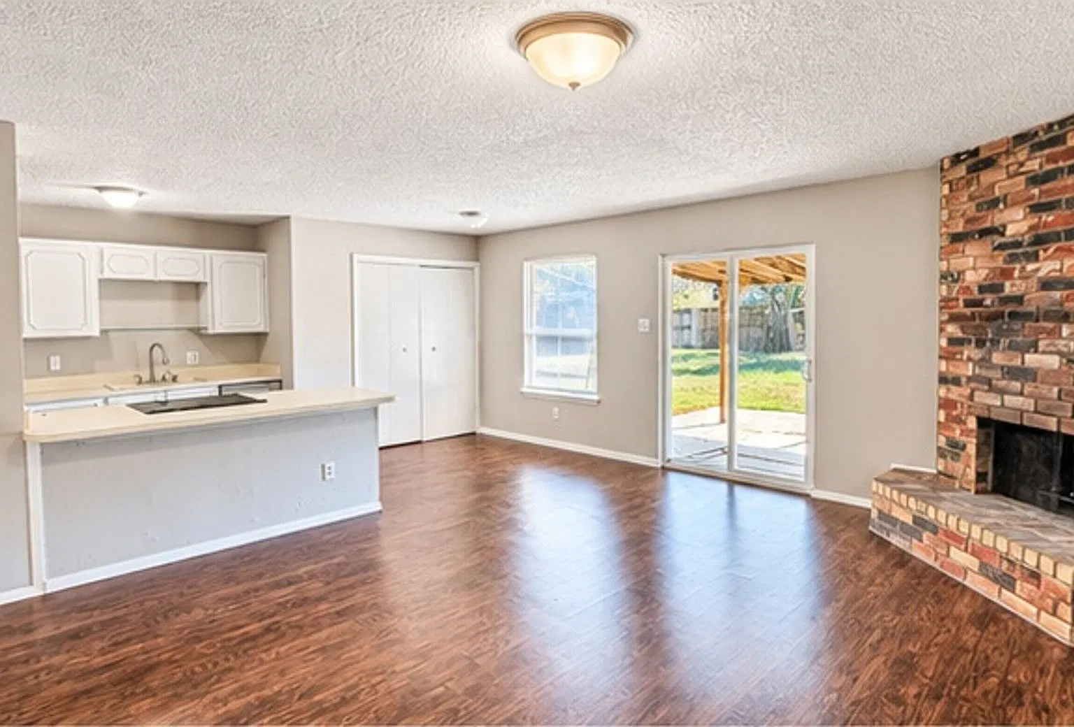 600 Stell Ave. — Photo 1