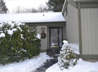 905 Heritage Vlg #B, Southbury, CT 06488