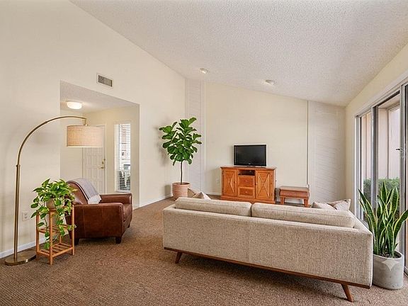 3rd image of 4231 Oak Loop #51