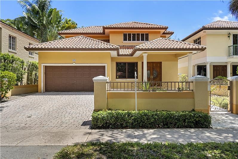 1st image of 828 Andalucia Ave
