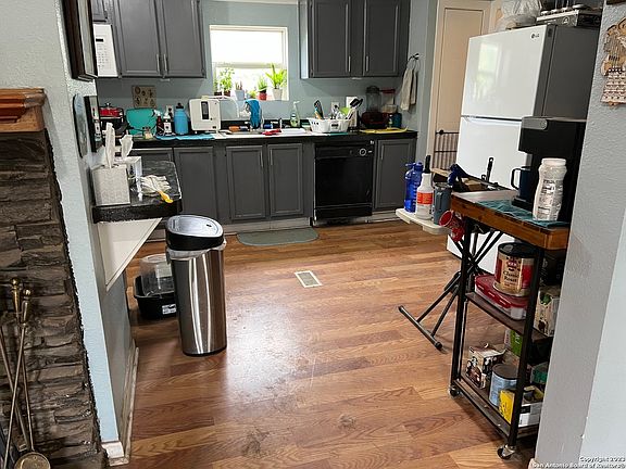 5th image of 184 Hickory Hill Dr