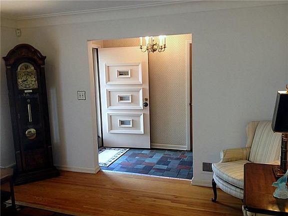 3rd image of 3316 Christie Blvd