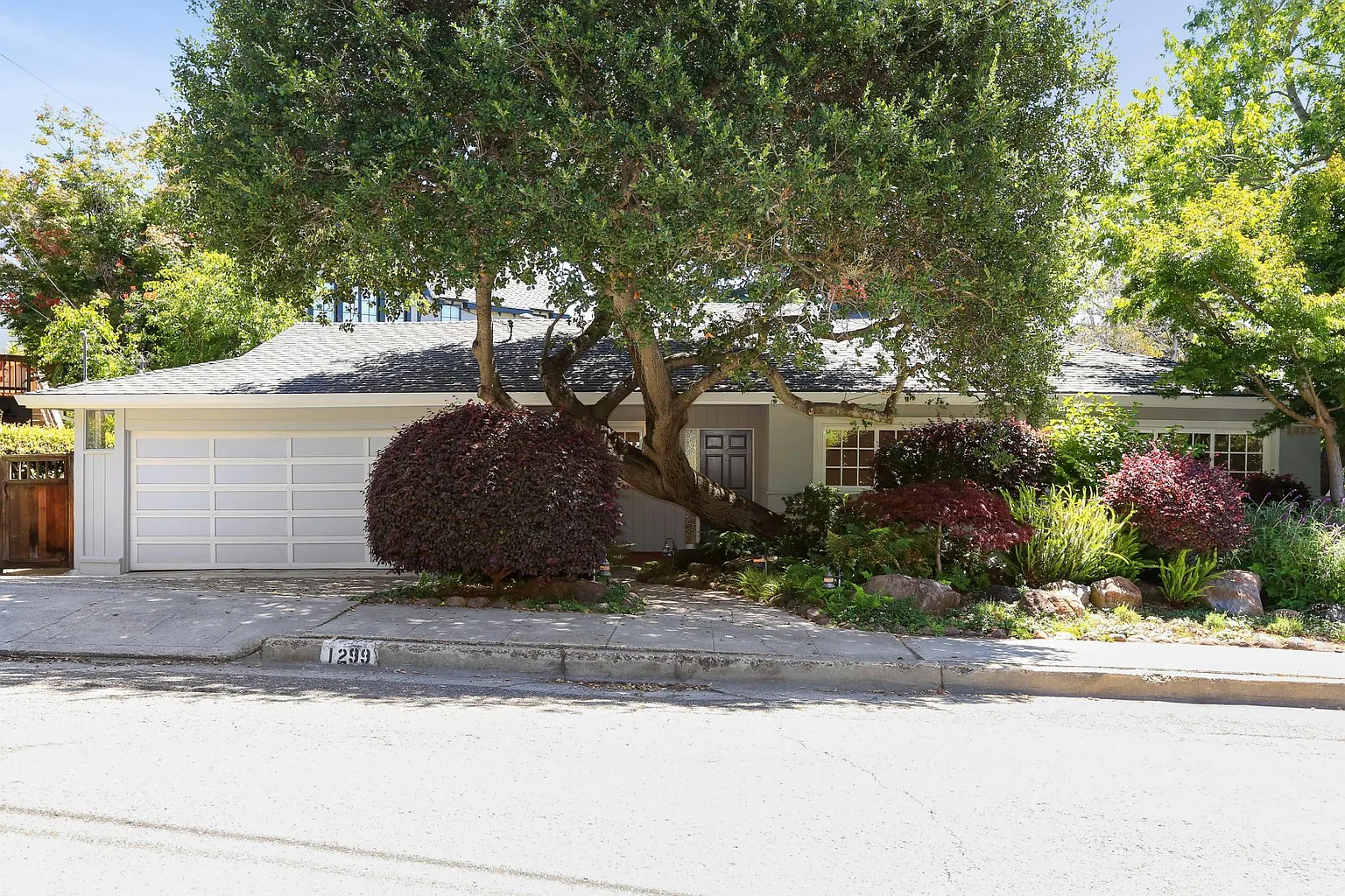1299 Sunnyhills Rd photo 1