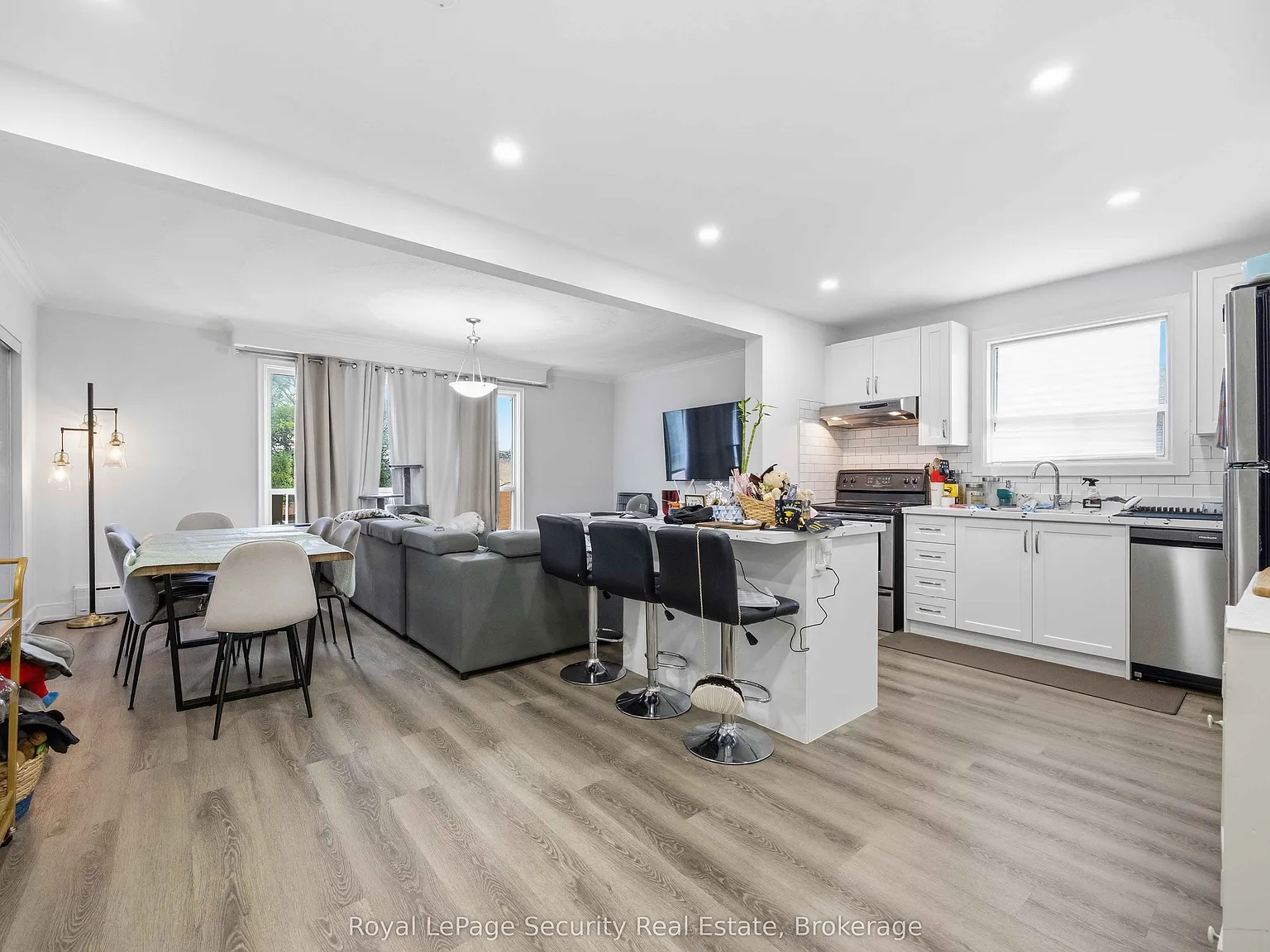 2 bed, $2,600 — Photo 4
