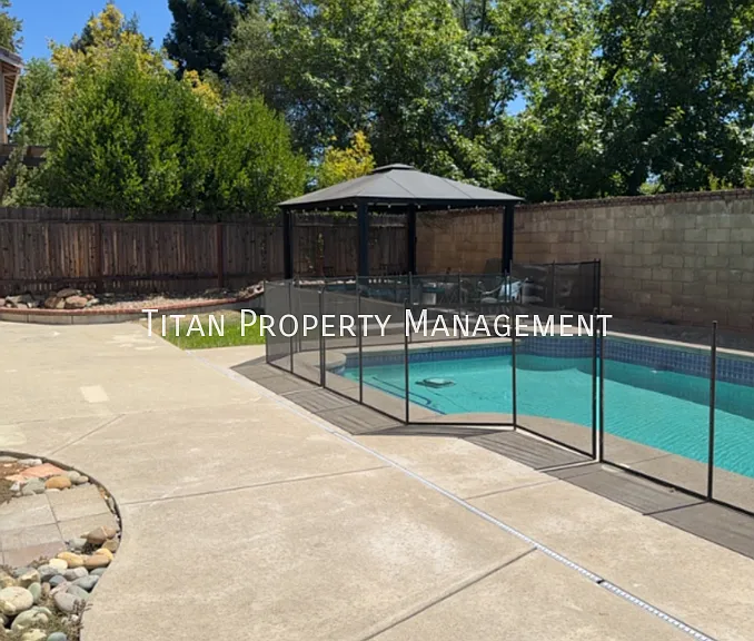 1065 Callander Way — Photo 7