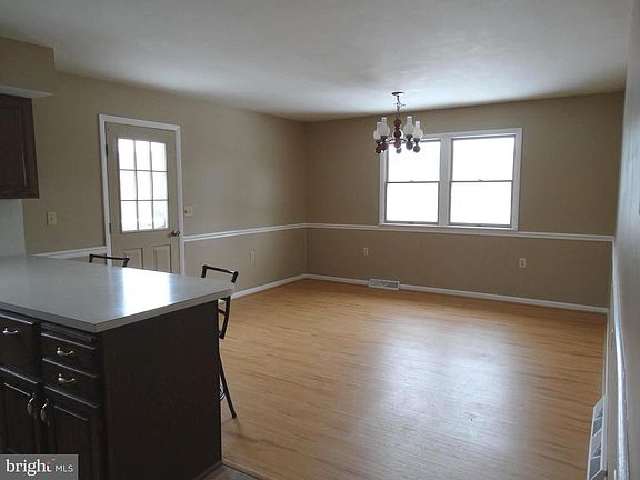 4th image of 267 Southwood Dr