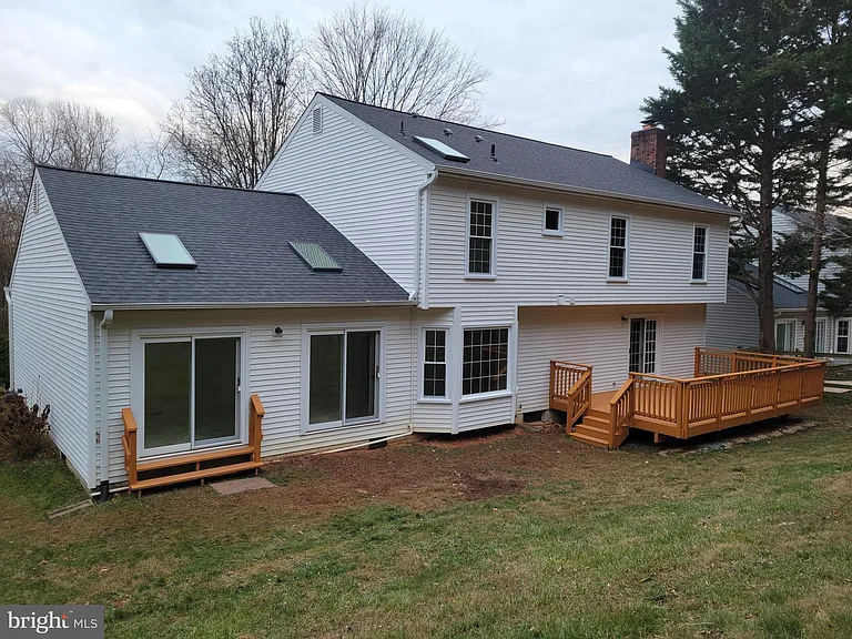 279 Terrie Dr — Photo 32