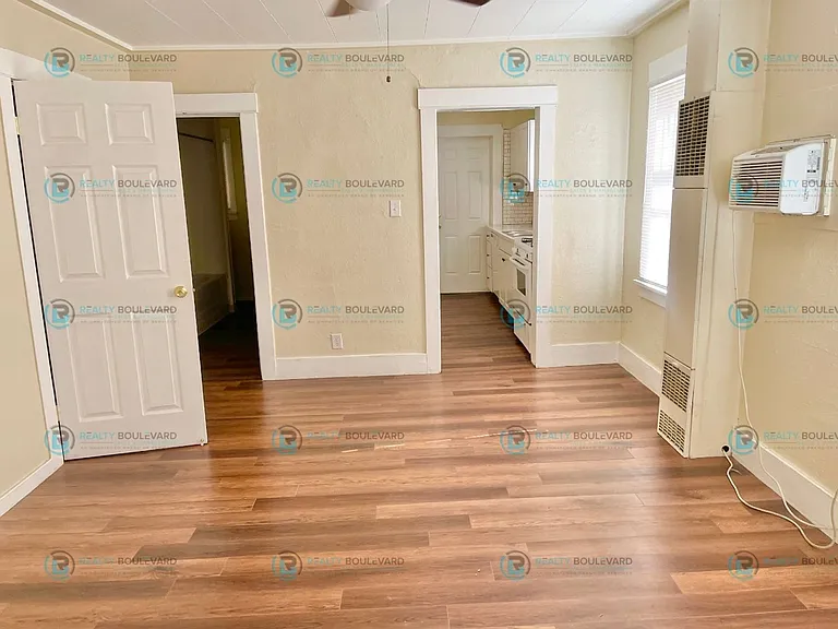 720 E 7th St #1 — Photo 7