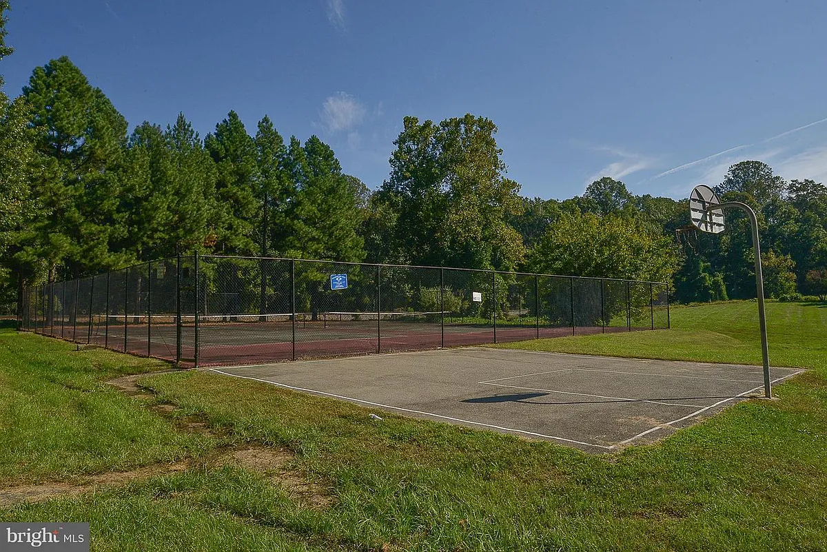 Building Photo - 5765 Rexford Ct