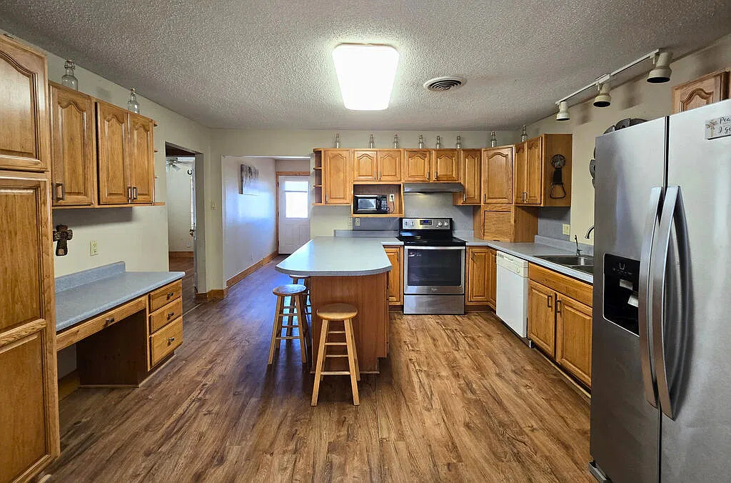 2 bed, 1.0 bath, 890 sqft, $2,000 — Photo 4