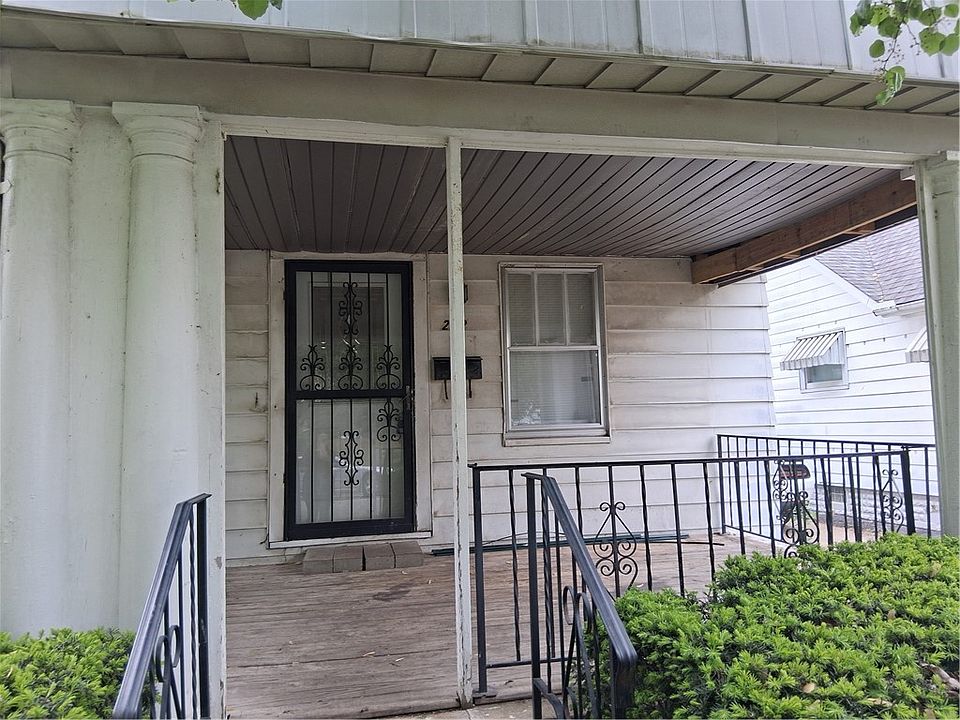 2nd image of 2112 E Clay St