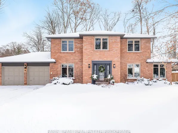 8 Malta Cres, Springwater, ON L9X 0P2