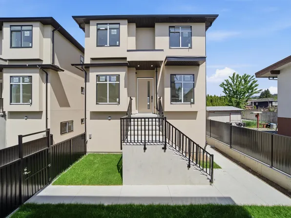 6885 Aubrey St #4, Burnaby, BC V5B 2E4