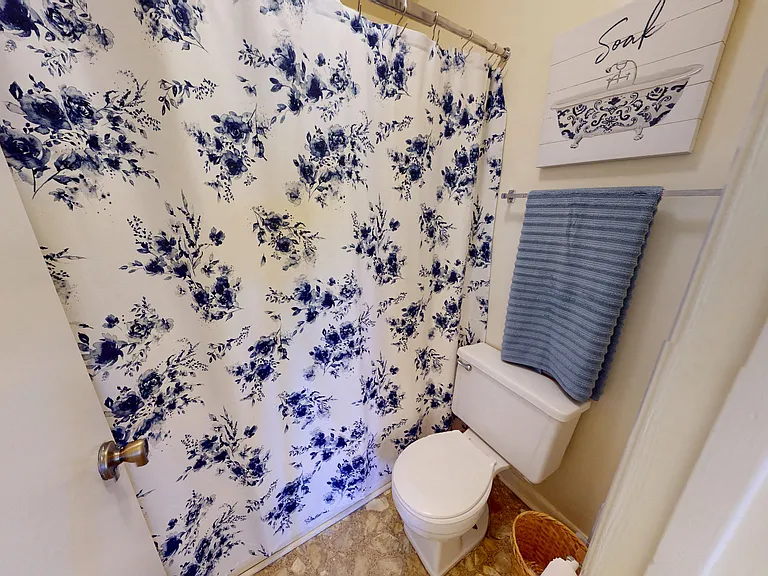 Crystal Lake Apartments — Photo 20