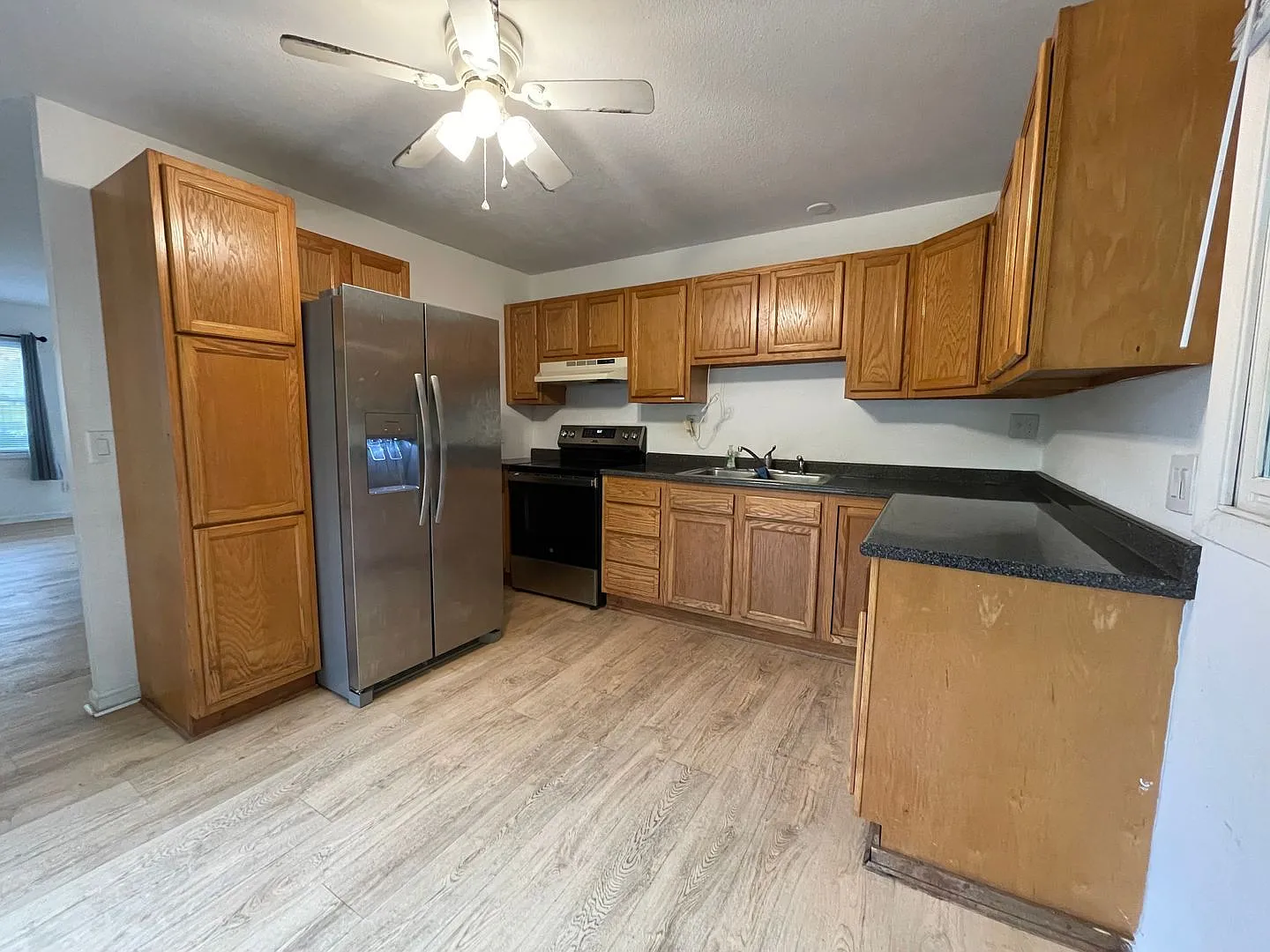 3 bed, 1.0 bath, 1413 sqft, $1,495 — Photo 4