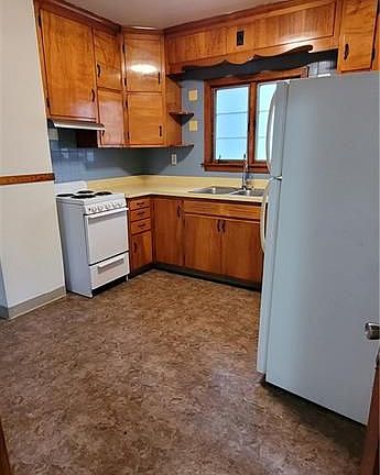 3rd image of 2611 Ferry Ave