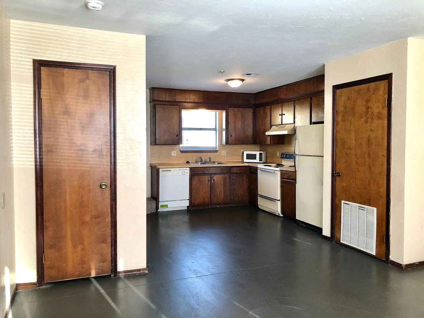 64.21 - 808 N. Jefferson St Unit E — Photo 3