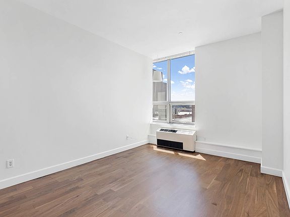 4th image of 2-17 51st Ave #306