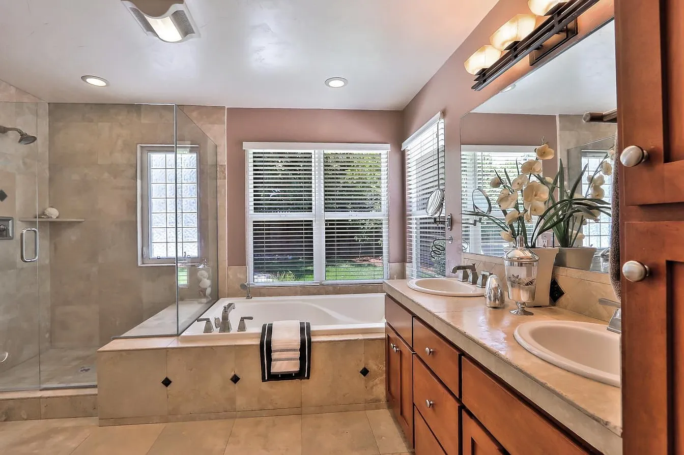 237 Carlton Ct