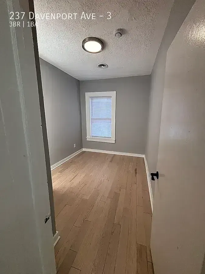 237 Davenport Ave #3 — Photo 3