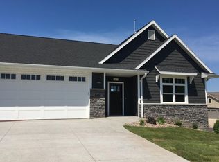 N1511 Meadow Park Dr, Greenville, WI 54942