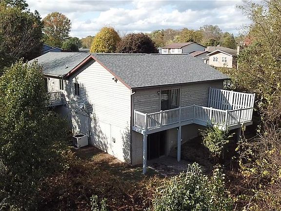 3rd image of 8 James Ct