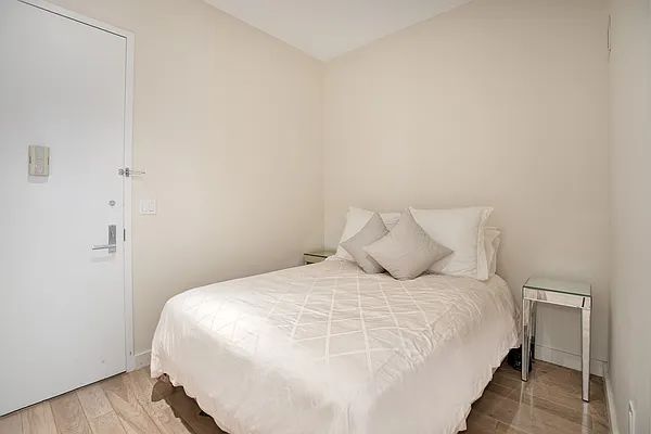 Rented by Compass | media 13