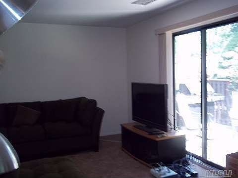 5th image of 350 Woodland Ct