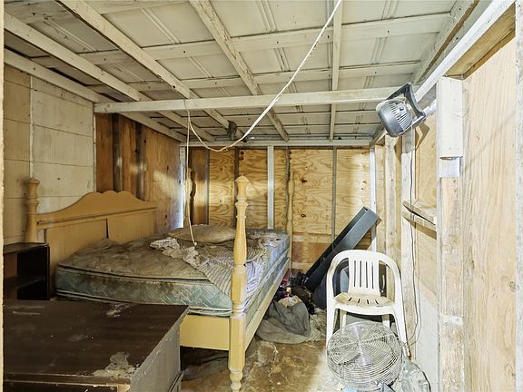 4th image of 2811 Locust St